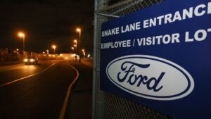 Ford and Unifor union in Canada reach tentative deal to avoid walkout - Autoblog