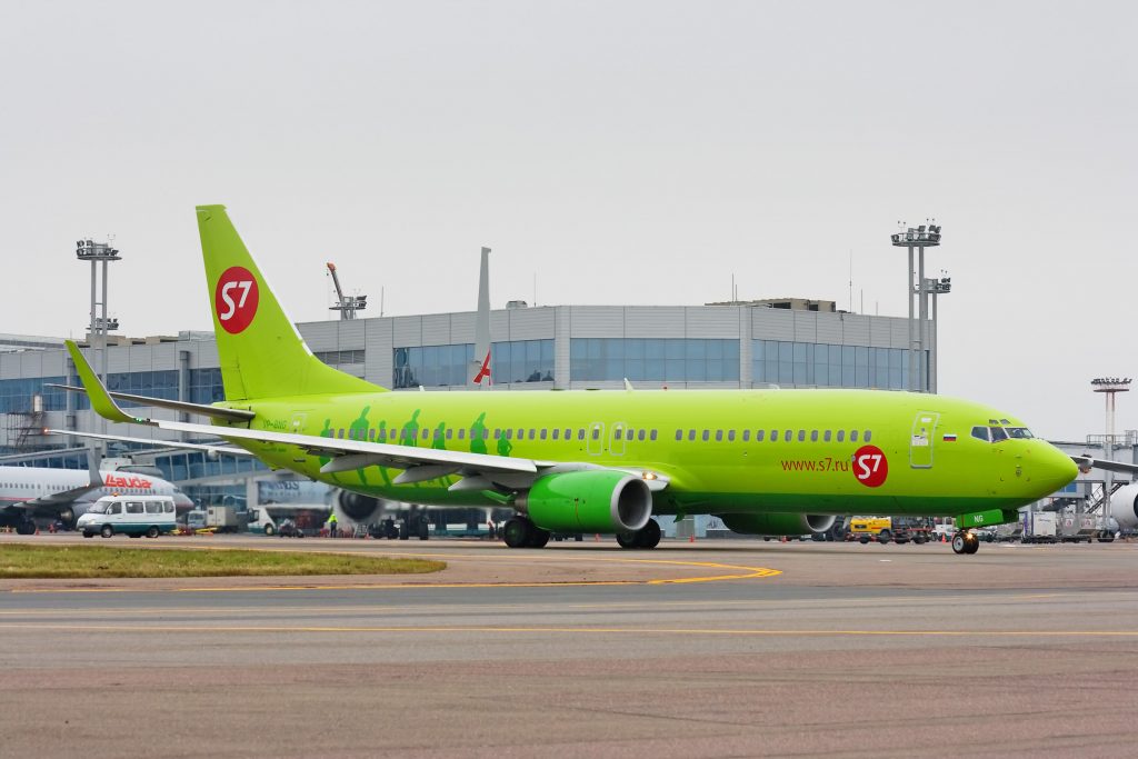 S7 Airlines Boeing 737-800 makes emergency landing in Novosibirsk with its two engines emitting flames