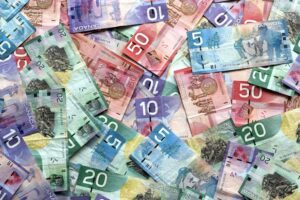 USD/CAD extends its upside above 1.3520, US GDP data eyed